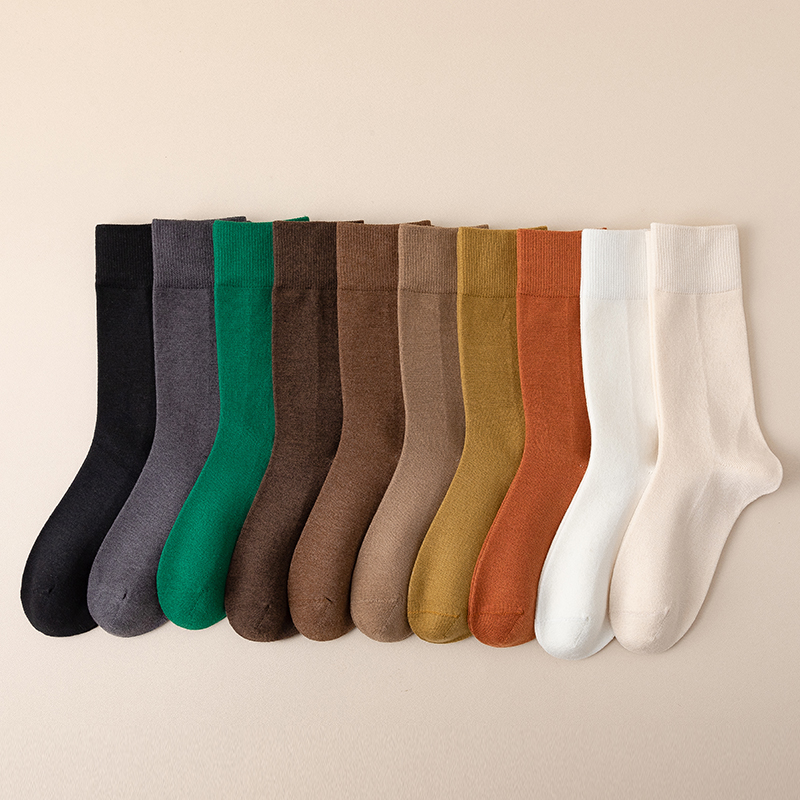 Women's solid color mid-calf socks