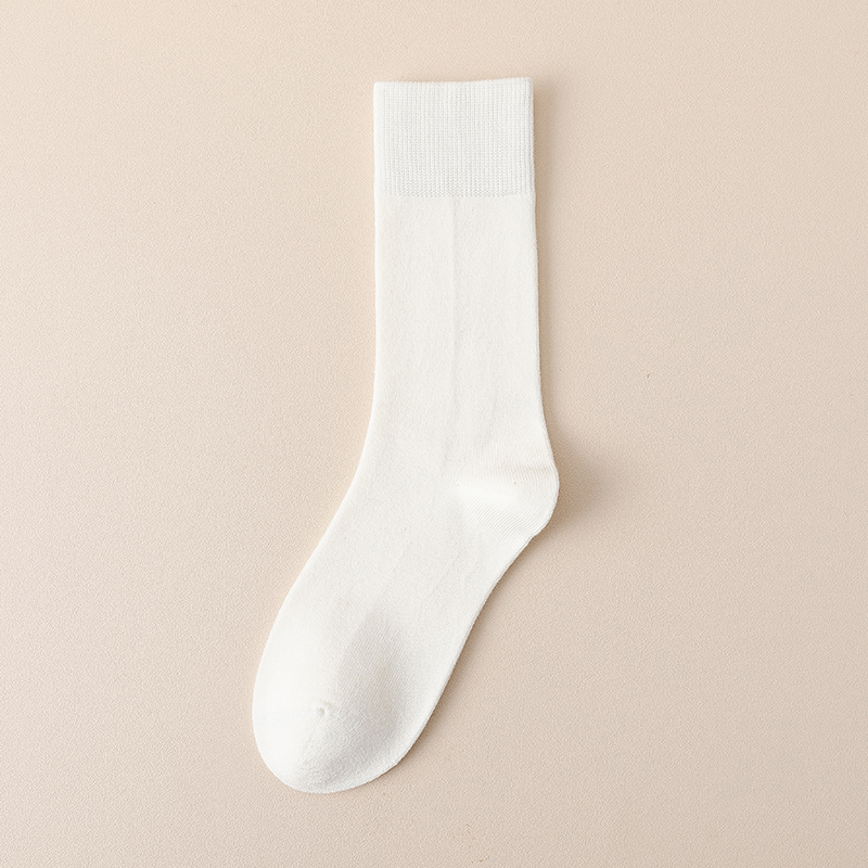 Women's solid color mid-calf socks