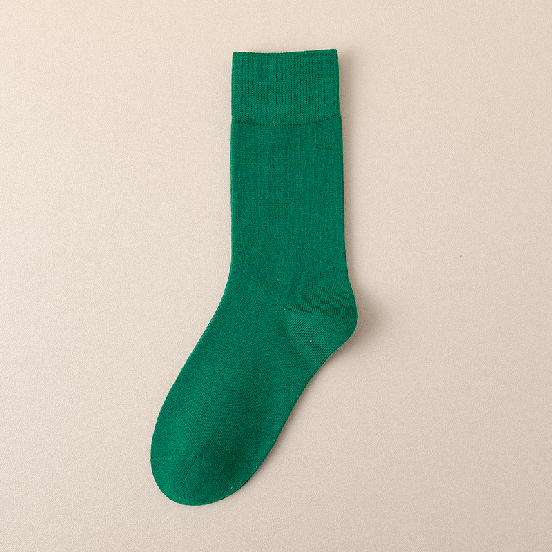 Women's solid color mid-calf socks