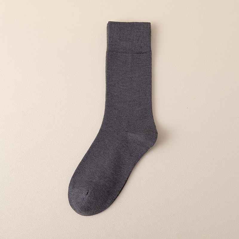 Women's solid color mid-calf socks