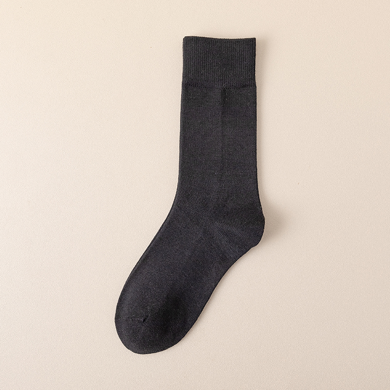 Women's solid color mid-calf socks