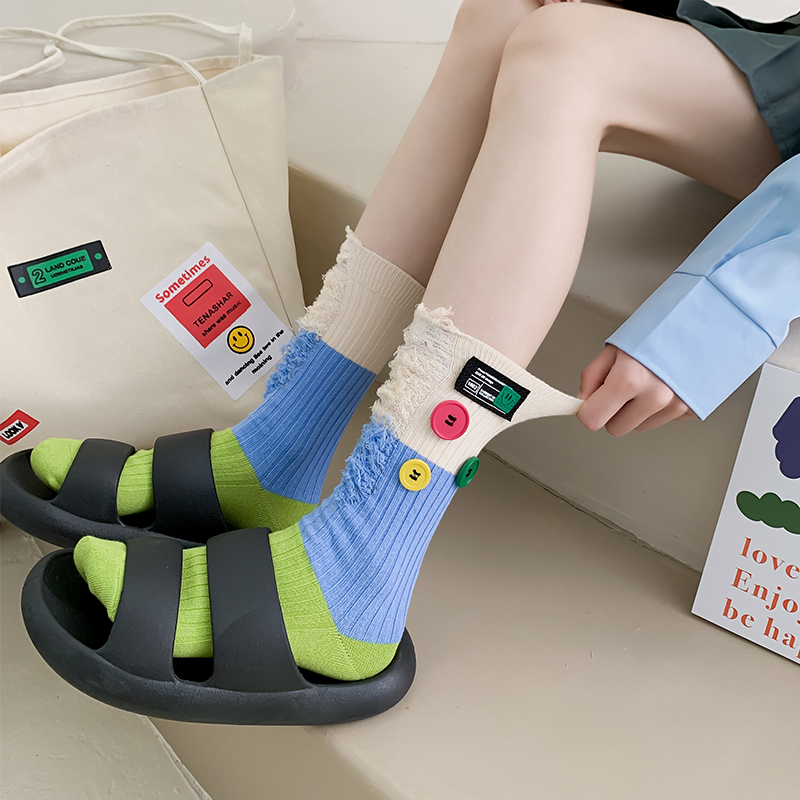 Button beggar colorblock socks