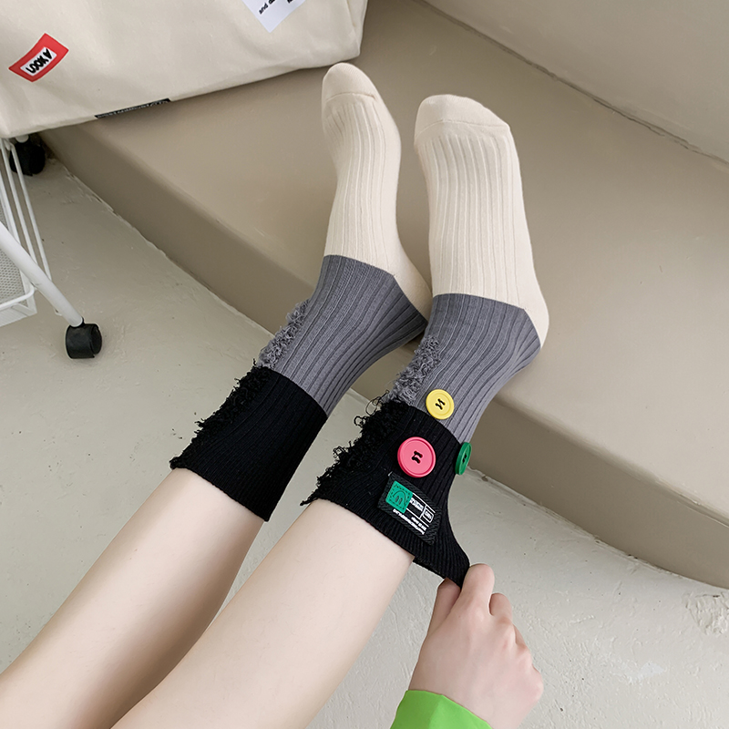 Button beggar colorblock socks