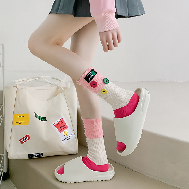 Button beggar colorblock socks