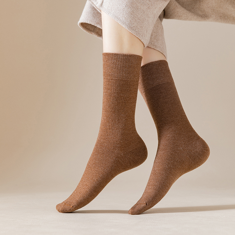 Women's solid color mid-calf socks