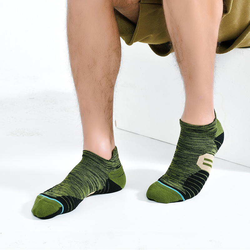 Small ear free-line sports boat socks