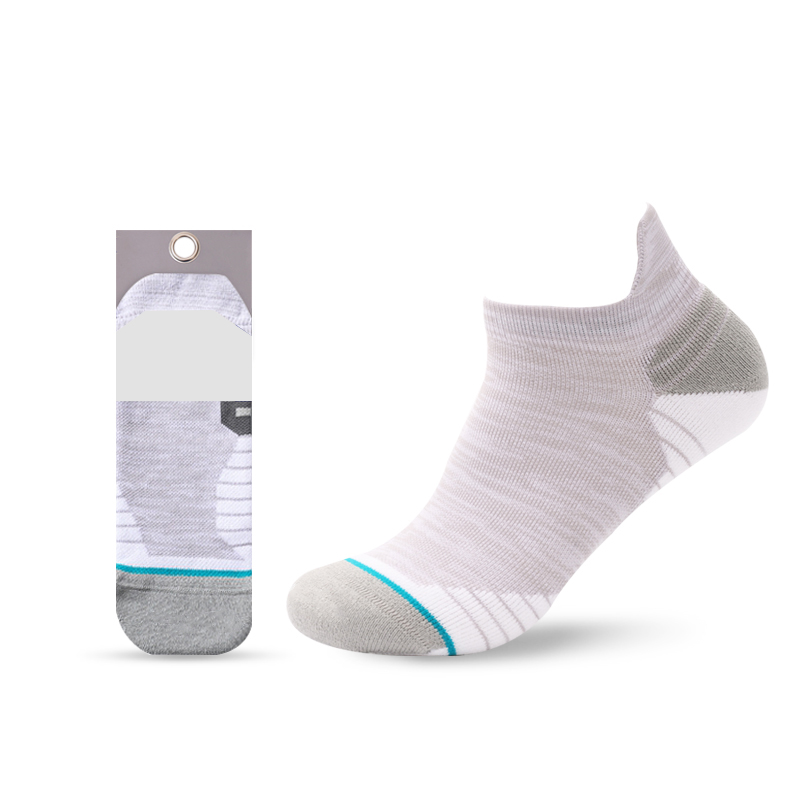 Small ear free-line sports boat socks