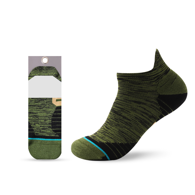 Small ear free-line sports boat socks